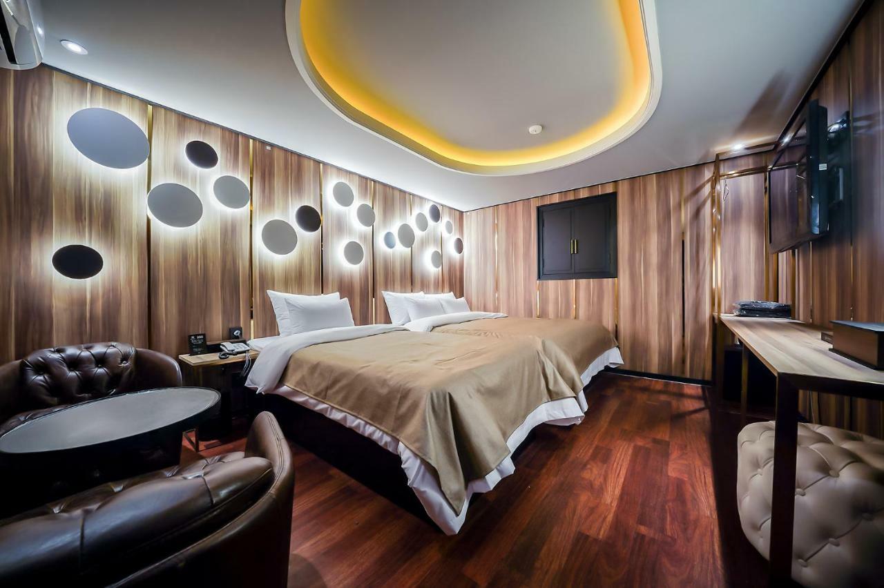 The Gray Hotel *